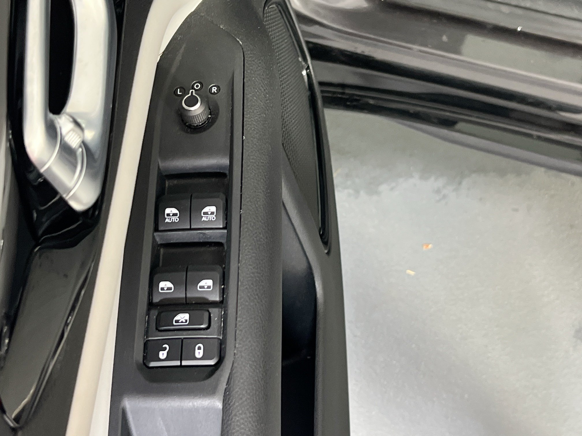 Used 2023 Jeep Compass Limited w/ Elite Group AWD/4WD image 18