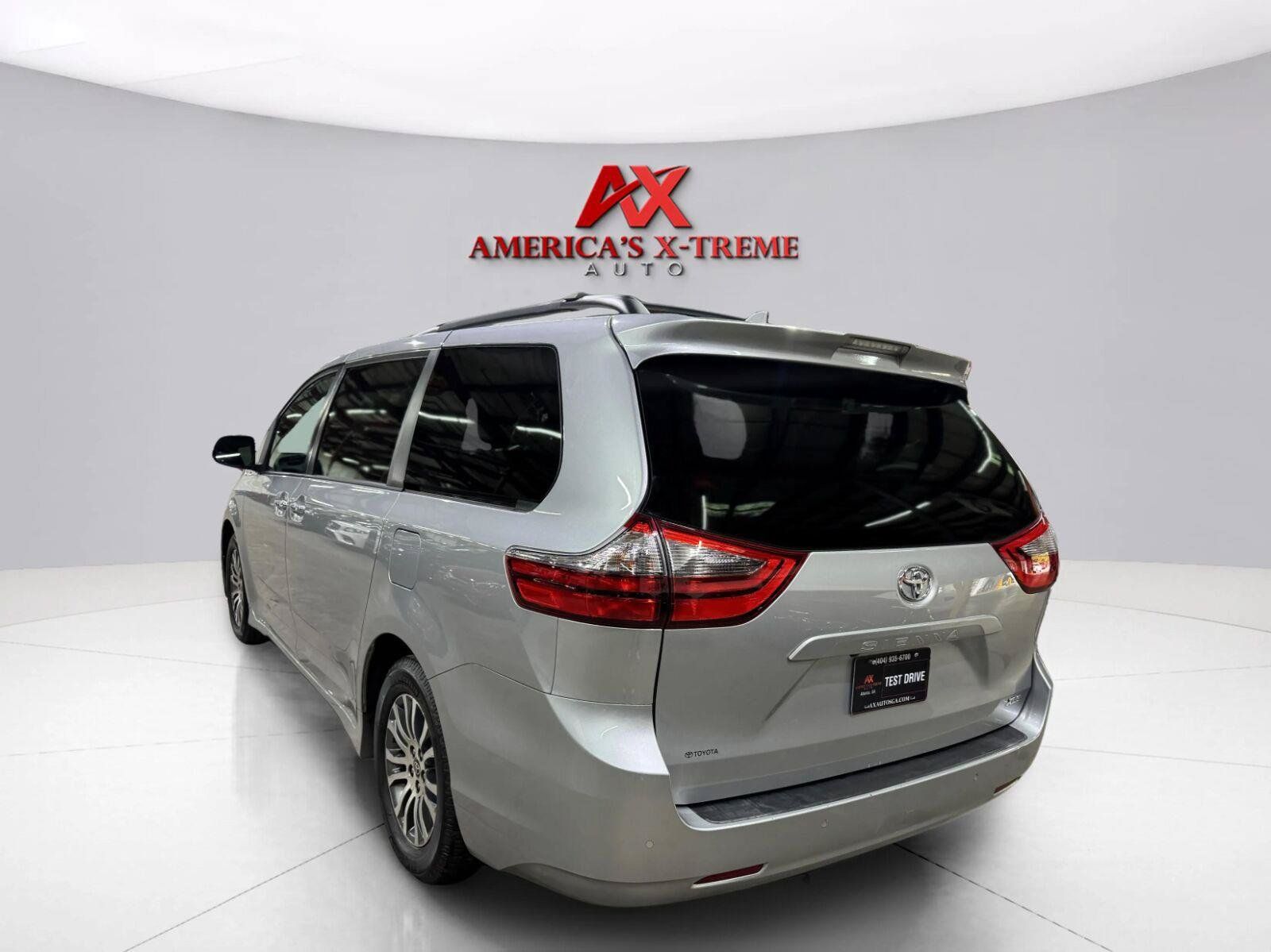 Used 2020 Toyota Sienna XLE Premium FWD image 5