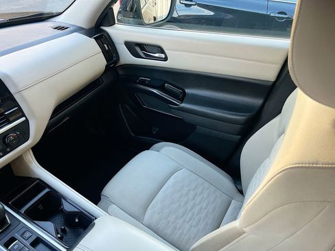 Used 2022 Nissan Pathfinder SV w/ SV Black Package image 20