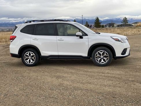 Used 2023 Subaru Forester Premium image 22