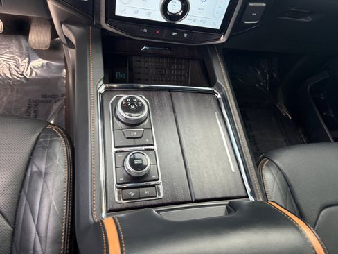 Used 2023 Ford Expedition Platinum AWD/4WD image 15