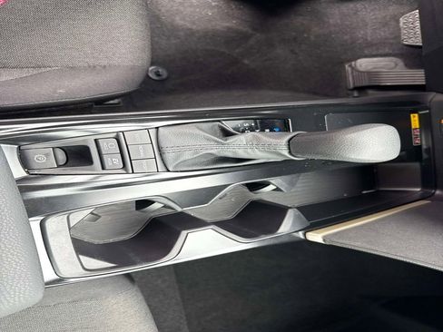 Used 2025 Toyota Camry LE image 21