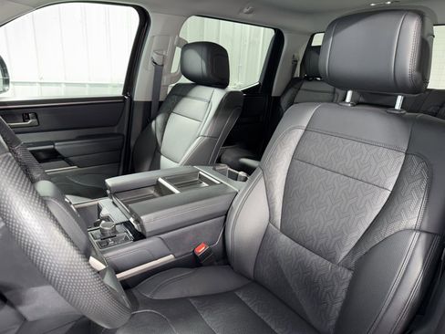 Used 2024 Toyota Tundra Limited AWD/4WD image 23