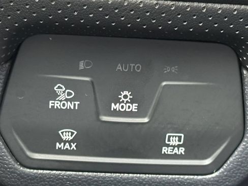 Used 2024 Volkswagen Atlas Cross Sport SE AWD/4WD image 22