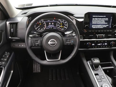 Used 2024 Nissan Pathfinder SL image 12