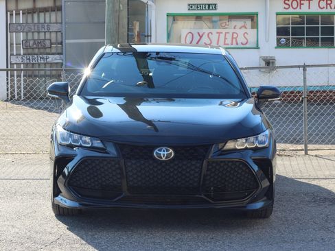 Used 2019 Toyota Avalon XLE w/ Moonroof Package FWD image 2