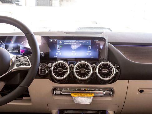 New 2026 Mercedes-Benz GLA 250 image 14