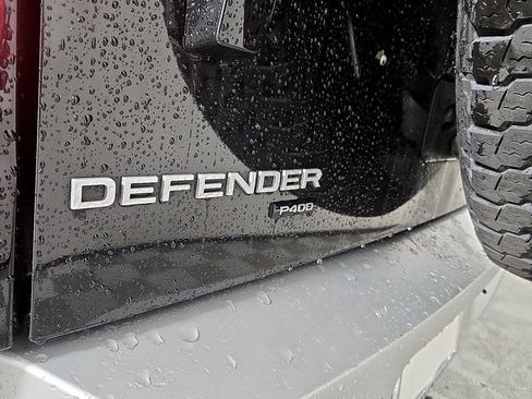 Used 2023 Land Rover Defender 90 SE image 31