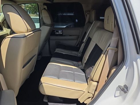 Used 2010 Lincoln Navigator 2WD image 11