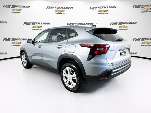 Used 2026 Chevrolet Trax LS FWD image 5