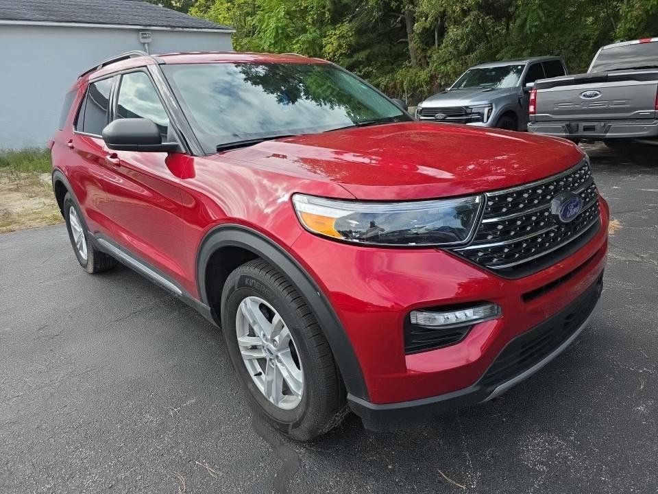 Used 2023 Ford Explorer XLT w/ Equipment Group 202A AWD/4WD image 2