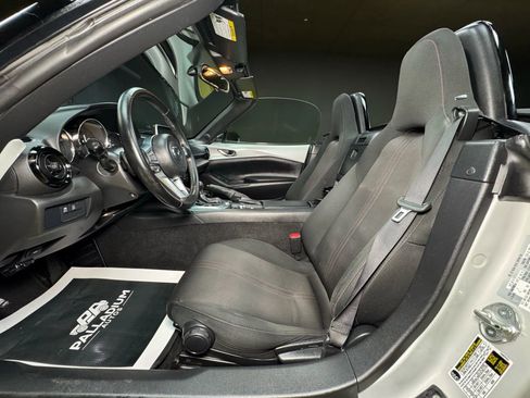 Used 2016 MAZDA MX-5 Miata Club image 39