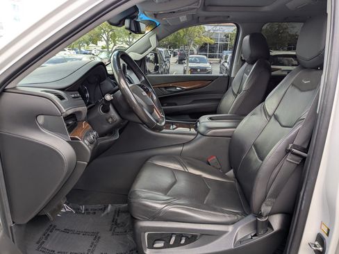 Certified 2020 Cadillac Escalade Premium Luxury AWD/4WD image 26