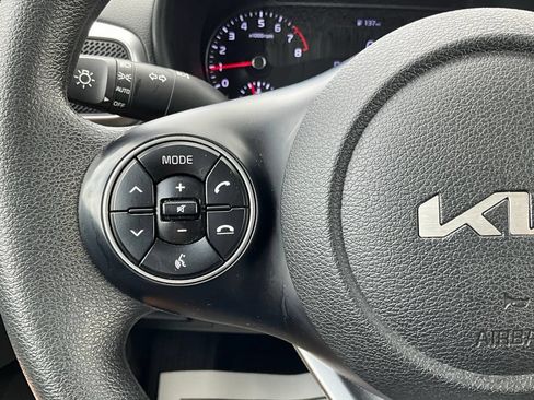 Used 2022 Kia Soul LX FWD image 23