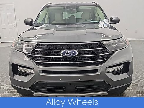 Used 2022 Ford Explorer XLT w/ Equipment Group 202A image 4