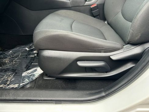 Used 2021 Toyota RAV4 LE image 6