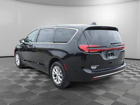 New 2027 Chrysler Pacifica Select AWD/4WD image 5