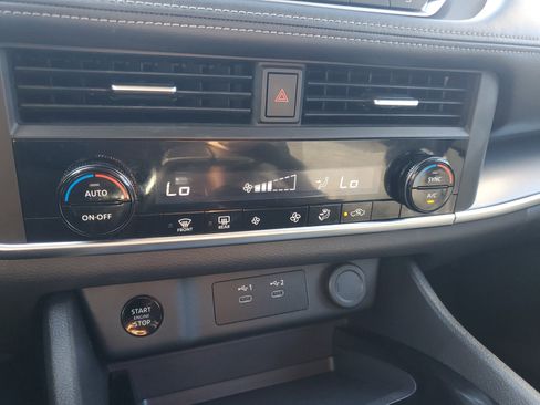 Used 2025 Nissan Rogue SV image 21