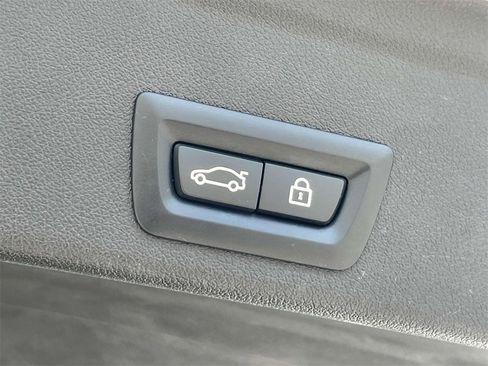 Used 2022 BMW X6 xDrive40i w/ Executive Package image 15