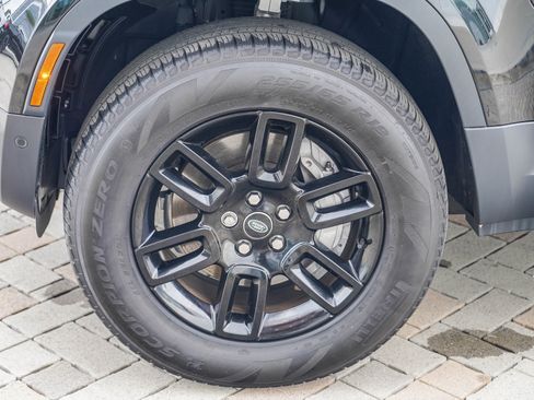 Used 2024 Land Rover Defender 110 S image 11