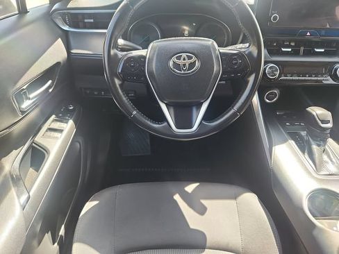 Used 2023 Toyota Venza LE AWD/4WD image 9