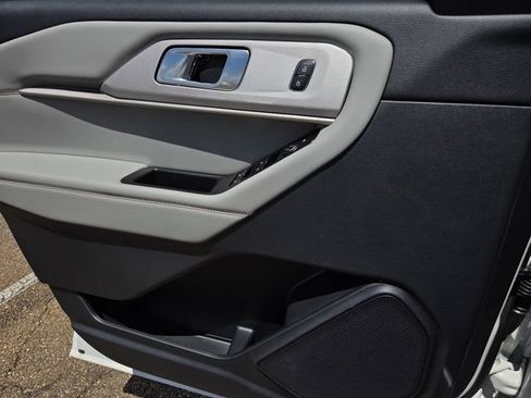 New 2026 Ford Explorer Active RWD image 12