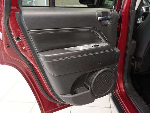 Used 2015 Jeep Compass Latitude image 25