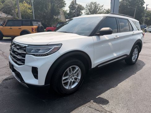 Used 2025 Ford Explorer Active w/ Active Comfort Package RWD image 5
