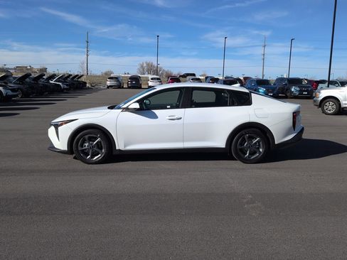 Used 2025 Kia K4 LXS image 4