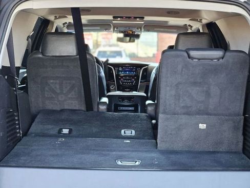 Used 2020 Cadillac Escalade Premium Luxury image 32