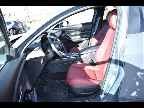 Certified 2025 MAZDA CX-30 AWD 2.5 S w/ Preferred Package image 14