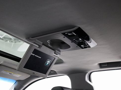 Used 2016 Chevrolet Suburban LT image 14