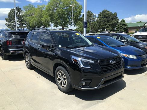 Used 2022 Subaru Forester Premium AWD/4WD image 3