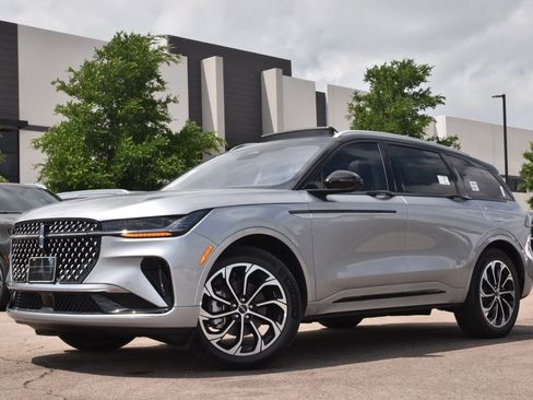 New 2026 Lincoln Nautilus Reserve image 8