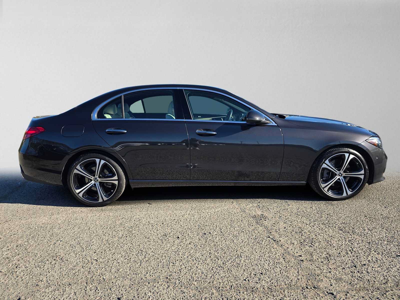 Used 2023 Mercedes-Benz C 300 4MATIC Sedan image 2