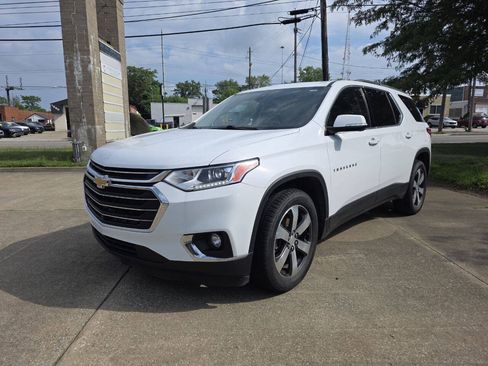Used 2020 Chevrolet Traverse LT w/ LT Premium Package AWD/4WD image 2