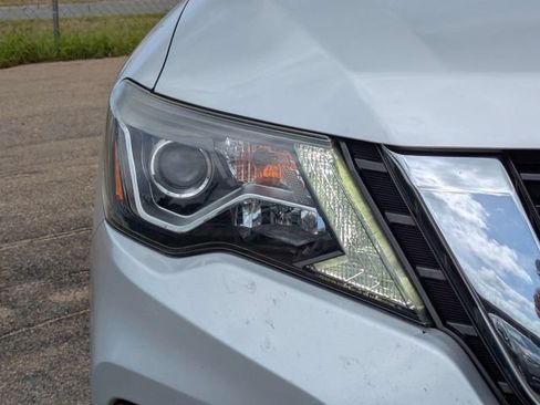 Used 2018 Nissan Pathfinder S FWD image 10