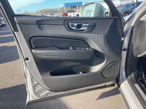 Used 2023 Volvo XC60 B5 Core w/ Protection Package Premier AWD/4WD image 9