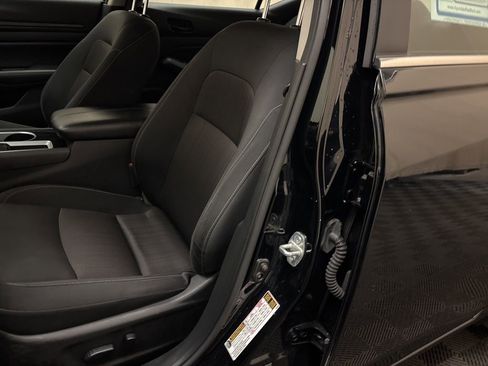 Used 2024 Nissan Altima 2.5 SV image 11