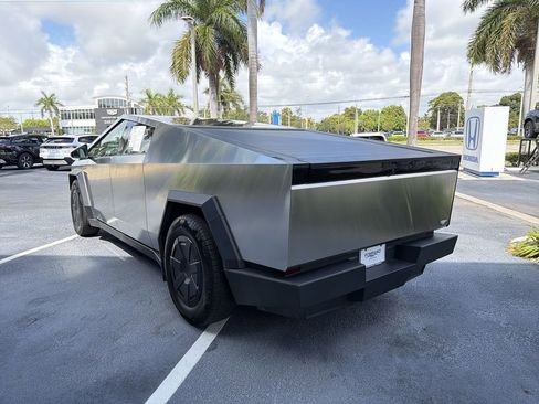 Used 2025 Tesla Cybertruck AWD Crew Cab image 6