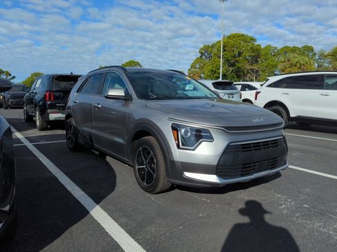 Used 2024 Kia Niro EX image 1