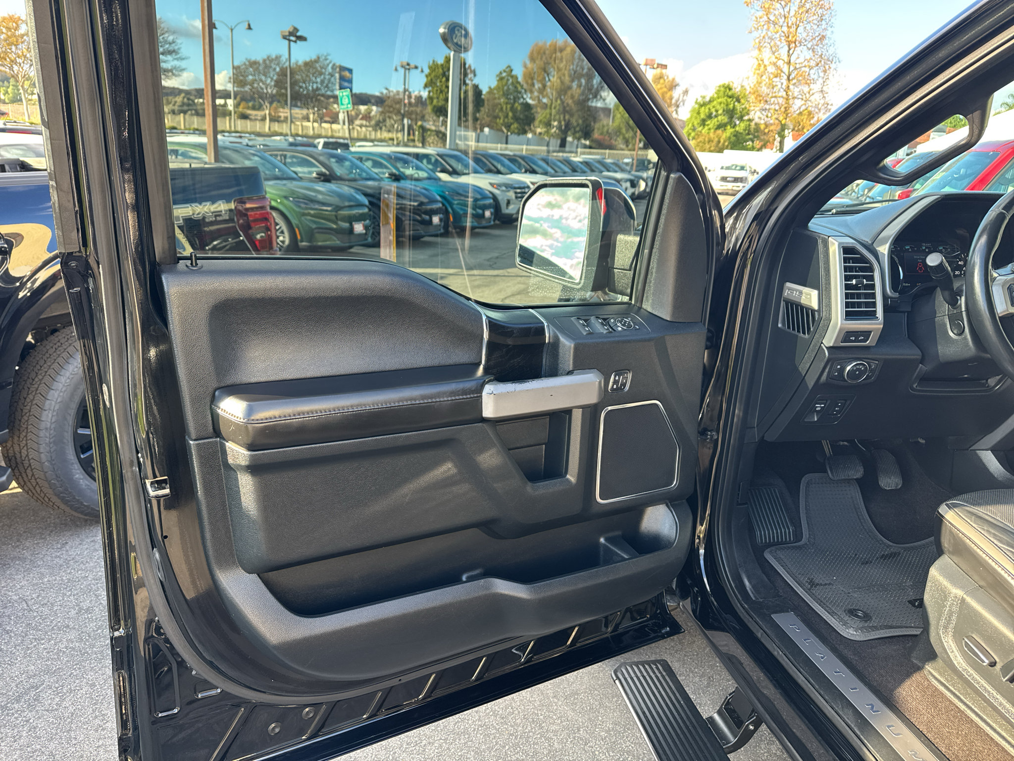Used 2018 Ford F150 Platinum w/ Equipment Group 701A Luxury RWD image 6