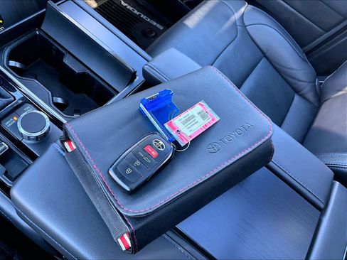 Used 2025 Toyota Sequoia Platinum image 32