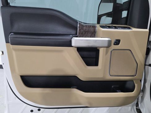 Used 2019 Ford F250 Lariat w/ Lariat Ultimate Package image 17