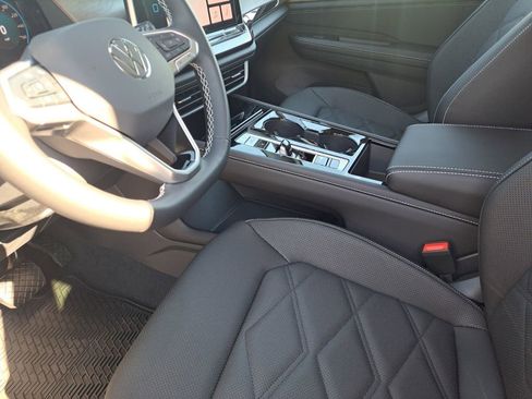 New 2026 Volkswagen Atlas SE image 18