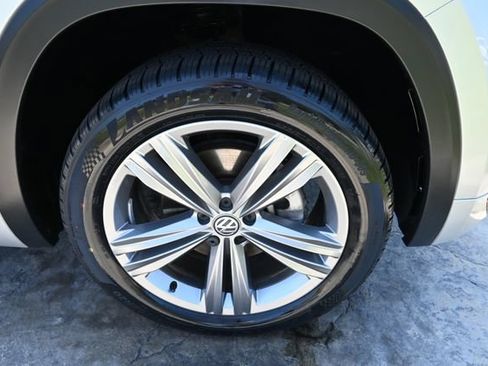 Used 2018 Volkswagen Atlas SE w/ R-Line Package AWD/4WD image 11