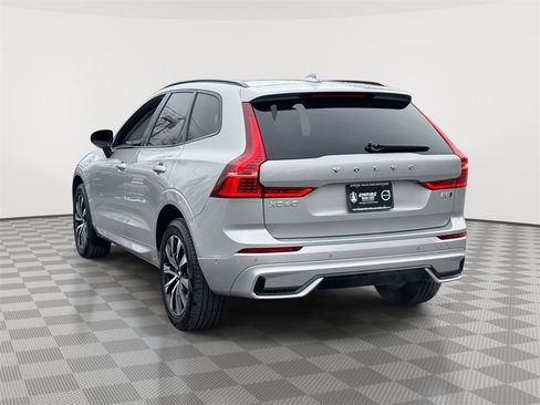 Certified 2025 Volvo XC60 B5 Plus image 5