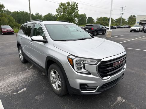 Used 2022 GMC Terrain SLE w/ Driver Convenience Package AWD/4WD image 9