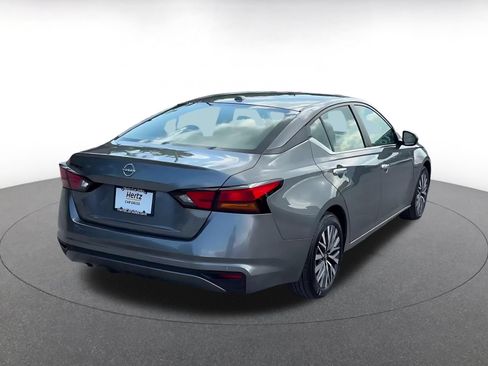 Used 2025 Nissan Altima 2.5 SV FWD image 11