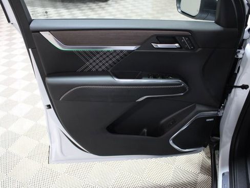 New 2026 GMC Acadia Denali w/ Super Cruise Package AWD/4WD image 17